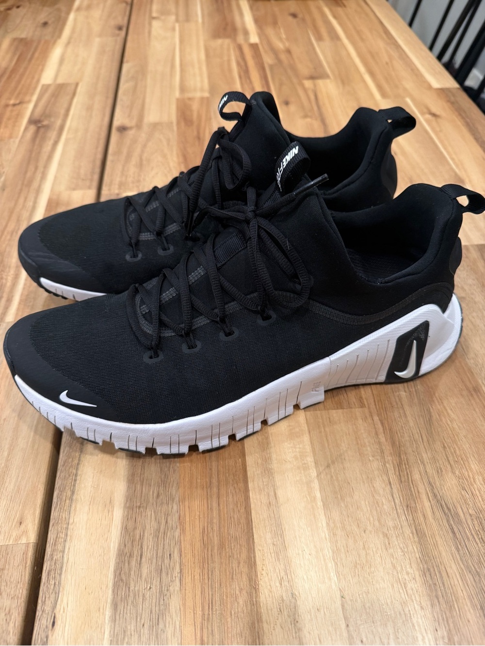 Nike Men's Black and White Free Metcon training Shoes